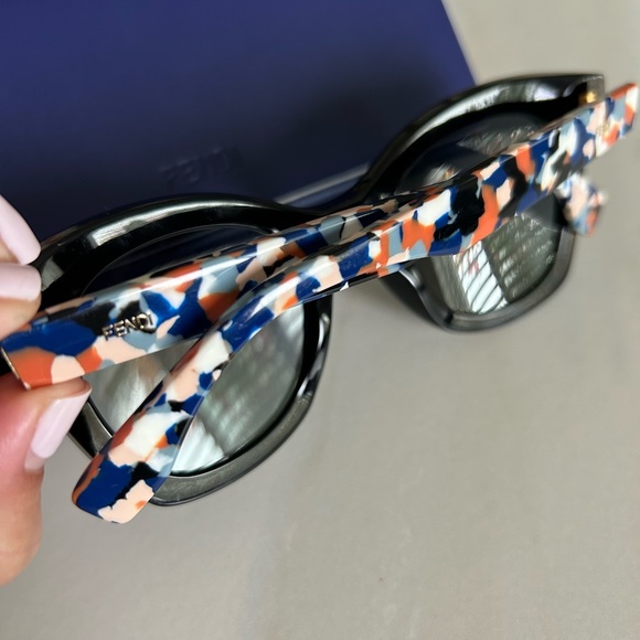 Fendi - Picture 3 of 5